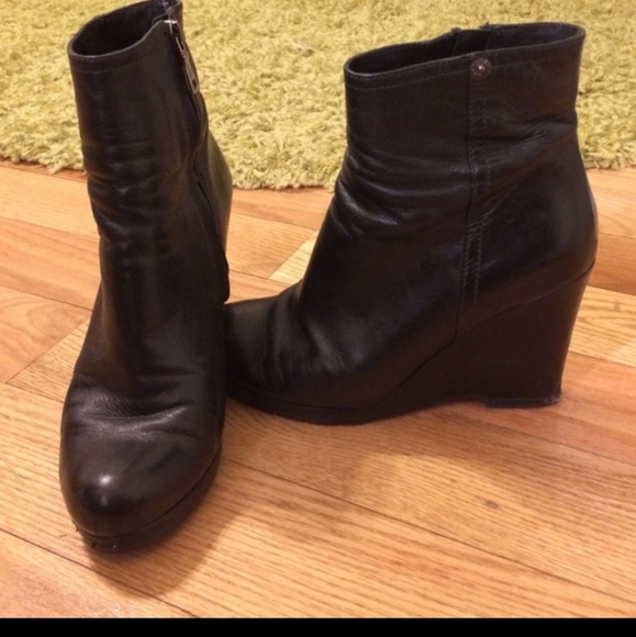 Gorgeous buttery soft prada wedge - Picture 3 of 5